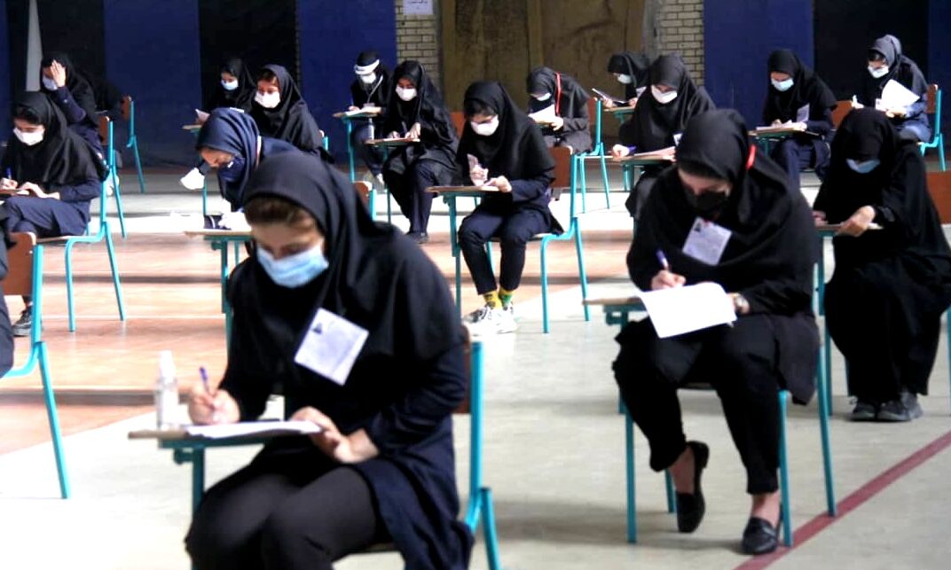 عکس/ برگزاری امتحان نهایی حضوری دانش‌آموزان گناوه