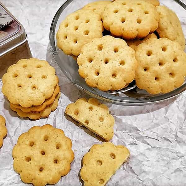 طرز تهيه بيسکويت سبوس دار خوشمزه و رژيمي به روش بازاري