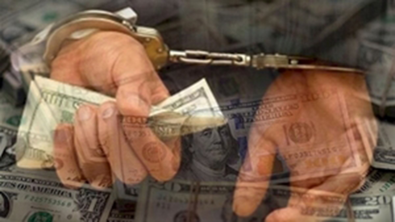 بازداشت مسافر حامل ارز قاچاق در فرودگاه شیراز