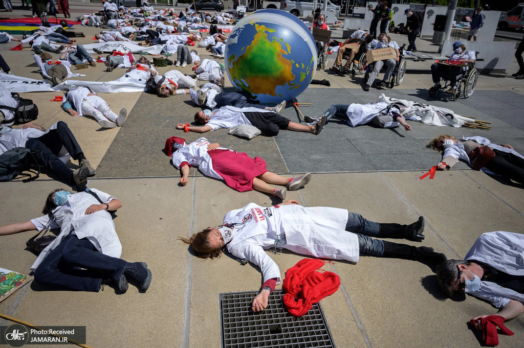 اعتراض متفاوت پزشکان در حاشیه مجمع جهانی بهداشت