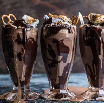 طرز تهيه کافه گلاسه؛ نوشيدني خوشمزه و خنک