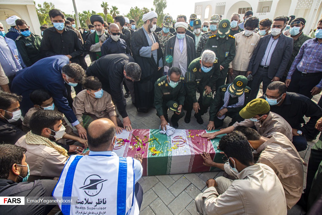 خاکسپاری پیکر پاک یک شهید گمنام در بندرعباس