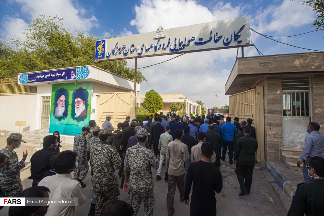خاکسپاری پیکر پاک یک شهید گمنام در بندرعباس