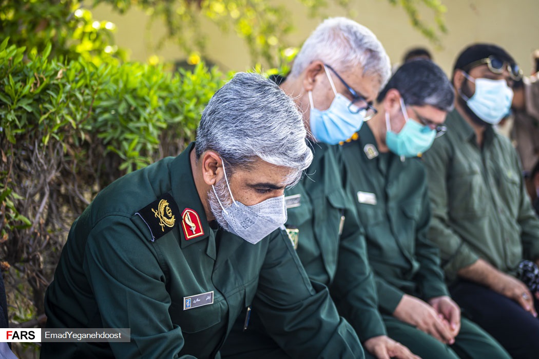 خاکسپاری پیکر پاک یک شهید گمنام در بندرعباس