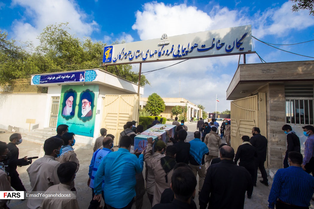 خاکسپاری پیکر پاک یک شهید گمنام در بندرعباس