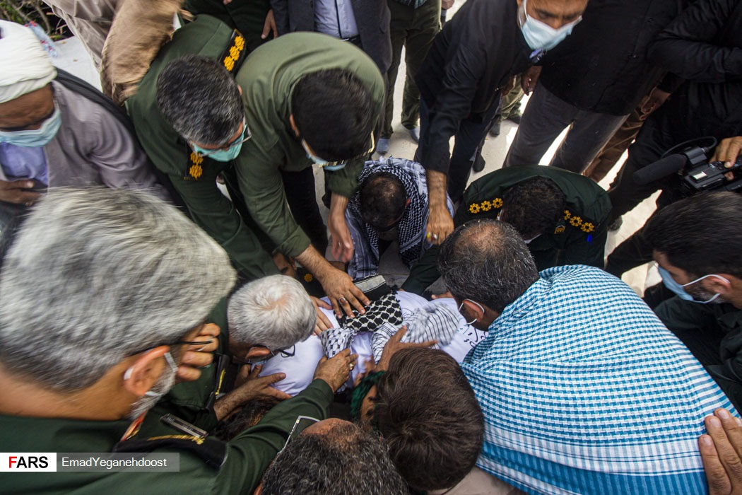 خاکسپاری پیکر پاک یک شهید گمنام در بندرعباس