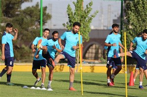 تعطیلات پر و پیمان پیکان با بازی مقابل سرخابیها