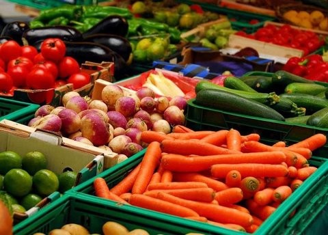 عکس/ اعلام قیمت میوه و تره‌بار در بازارهای کوثر اصفهان
