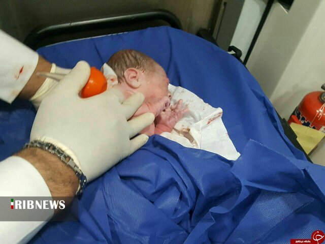 تولد نوزاد عجول در آمبولانس