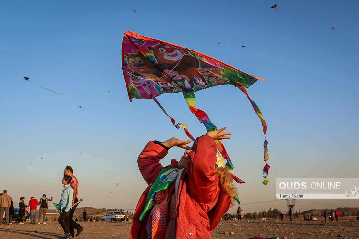 پرواز بادبادک ها بر فراز آسمان