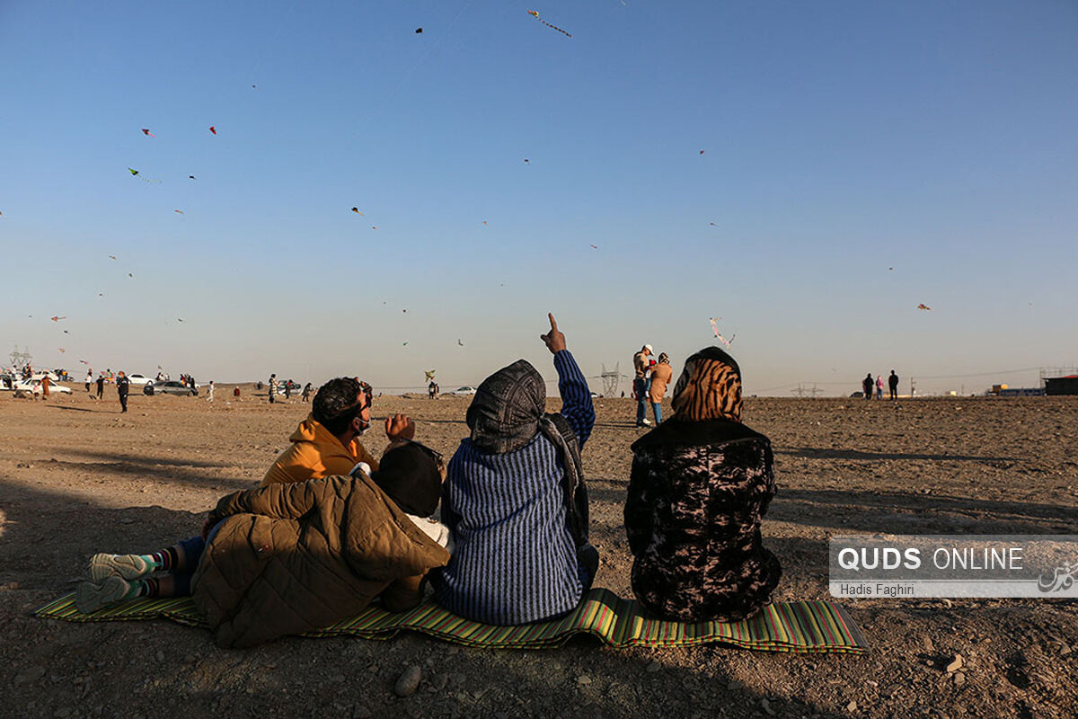 پرواز بادبادک ها بر فراز آسمان