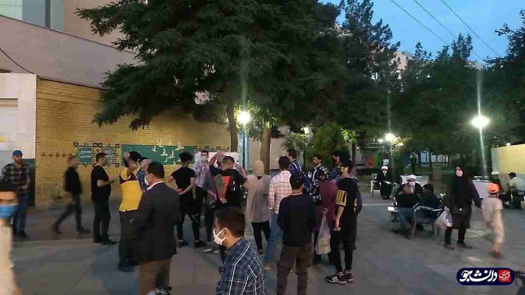 کافه گفتگو؛ حال و هوای انتخاباتی خیابان های تهران و مشهد