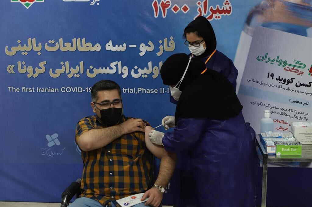 کدام هنرمندان واکسن ایرانی کرونا تزریق کردند؟