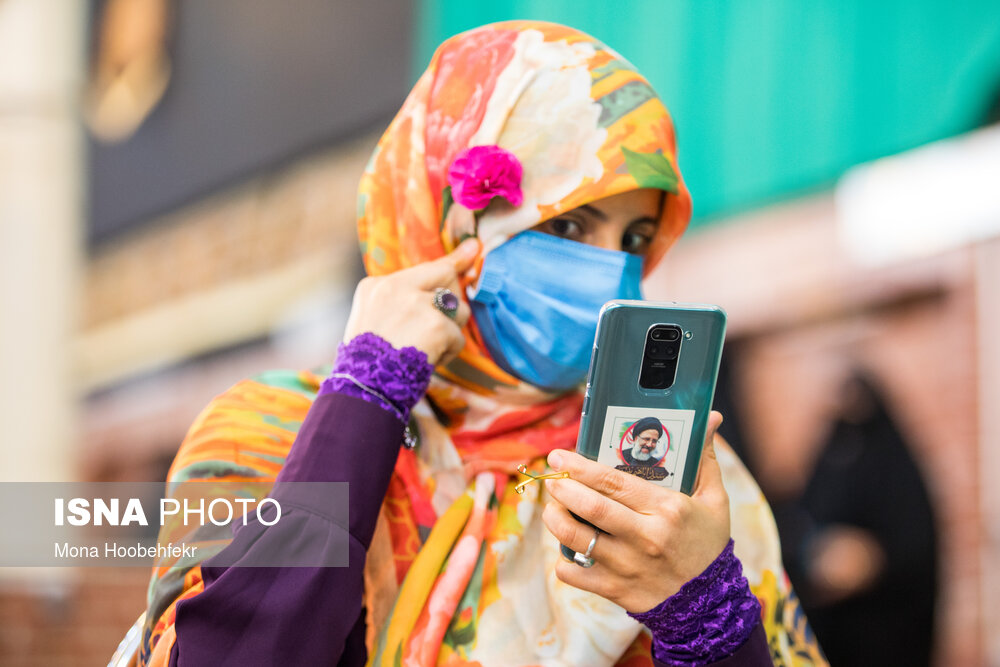 عکس های منتخب؛ تصویری از بنر تبلیغاتی همتی در قم 