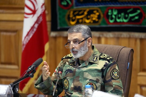 فرمانده ارتش: مشکلات کشور با مشارکت حداکثری در انتخابات حل خواهد شد