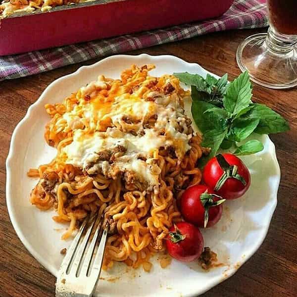 طرز تهيه نودل پنيري قرمز خوشمزه به روش رستوراني