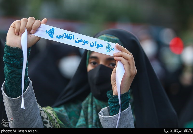 پویش «دعوت حضور» با حضور مداحان معروف در میادین شهر 