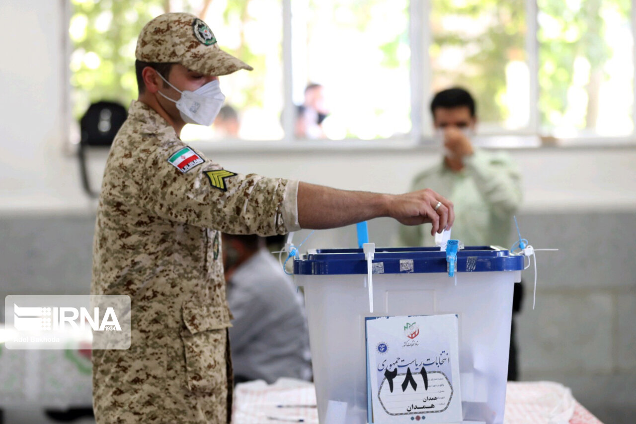 عکس/ انتخابات ۱۴۰۰ در پادگان قهرمان ارتش همدان