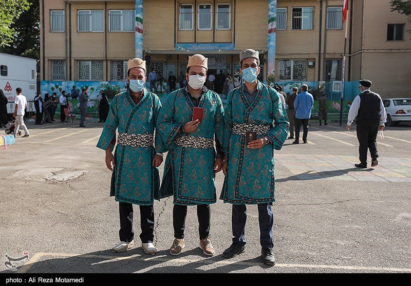 عکس/ حضور شهرکردی ها با لباس زیبای سنتی در انتخابات