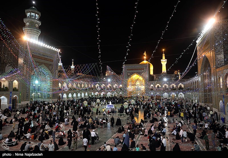 عکس/ چراغانی و آذین‌بندی حرم امام رضا (ع)