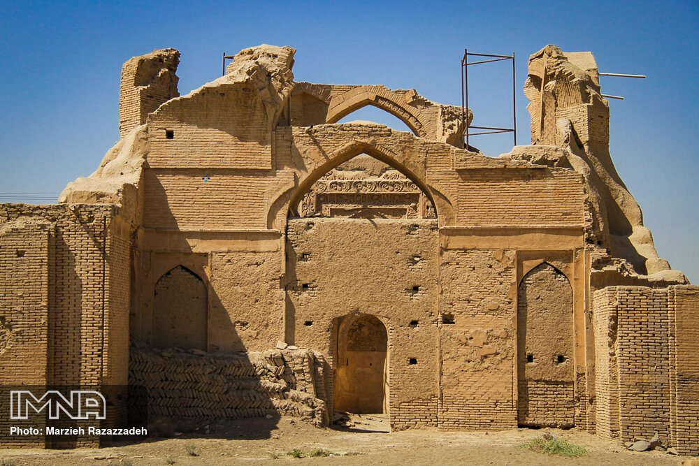 عکس/ گچ بری فوق العاده و تاریخی محراب «مسجد جامع هفتشویه» اصفهان