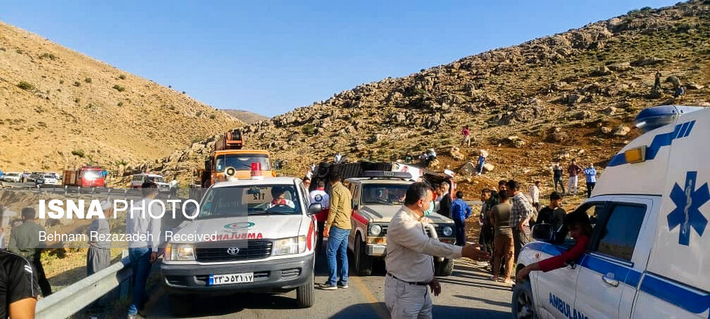 تصاویر حادثه واژگونی اتوبوس حامل خبرنگاران محیط زیست در ارومیه