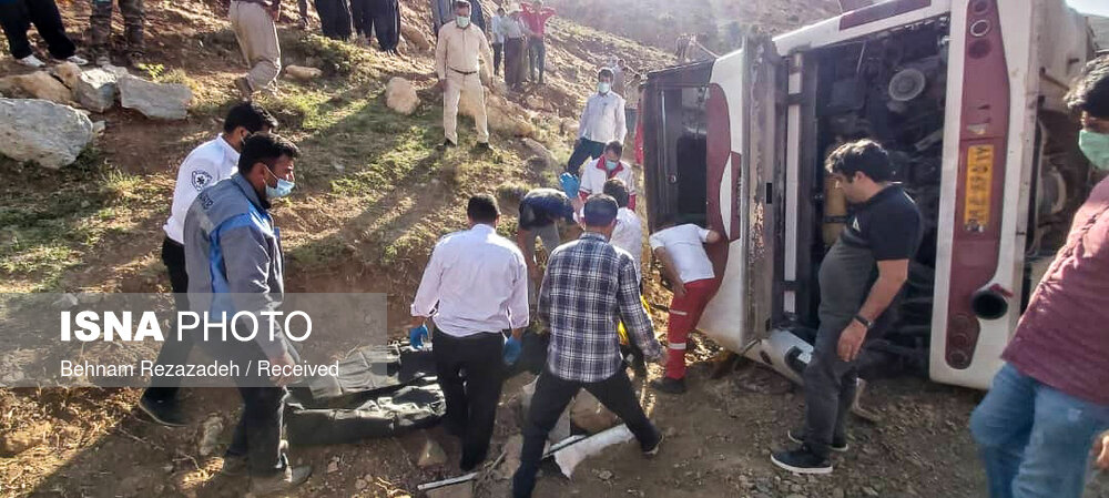تصاویر حادثه واژگونی اتوبوس حامل خبرنگاران محیط زیست در ارومیه