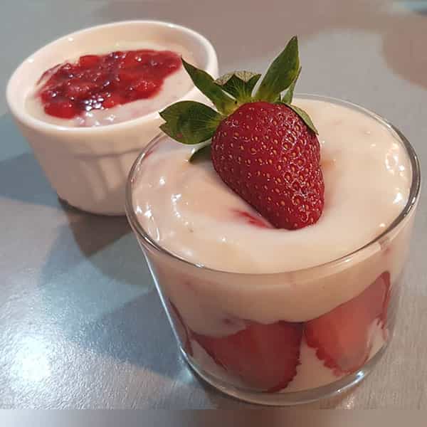 طرز تهيه پاناکوتا توت فرنگي يک دسر شيک و لاکچري