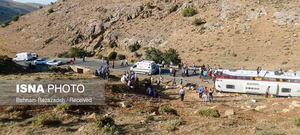 تصاویر حادثه واژگونی اتوبوس حامل خبرنگاران محیط زیست در ارومیه