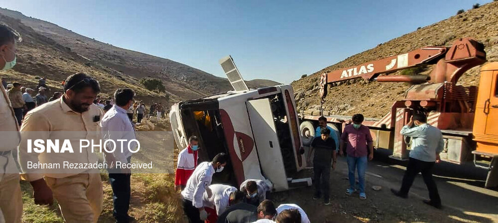 تصاویر حادثه واژگونی اتوبوس حامل خبرنگاران محیط زیست در ارومیه