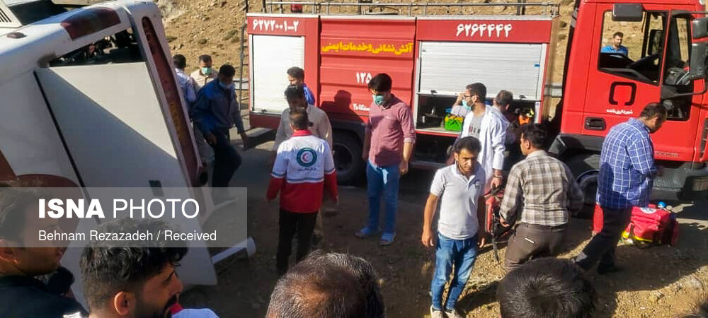 تصاویر حادثه واژگونی اتوبوس حامل خبرنگاران محیط زیست در ارومیه