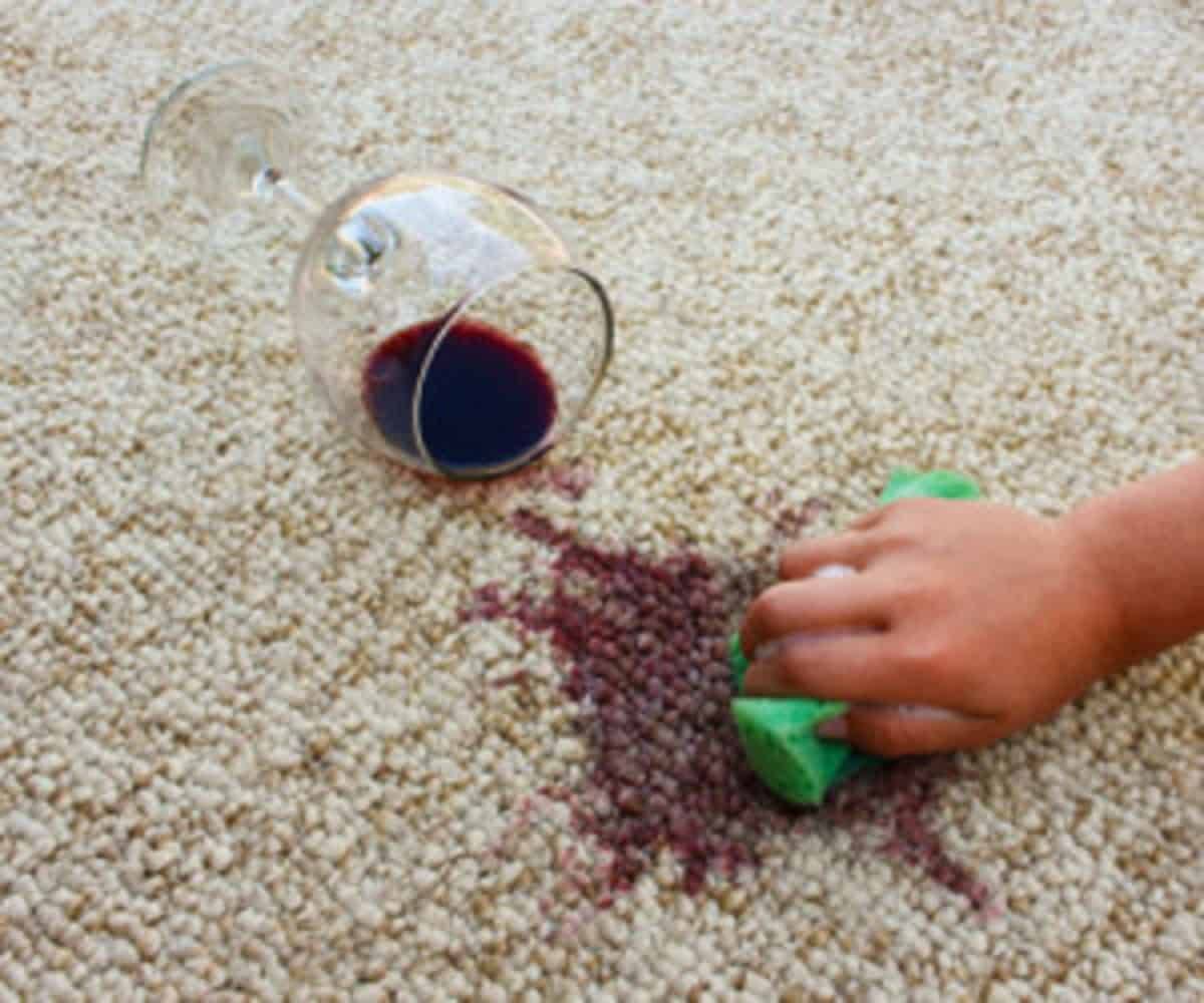 بهترین روش های تمیز کردن لکه آبمیوه از روی فرش و قالی