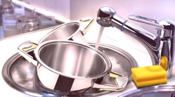 ظروف و لوازم استیل را بدون مواد شیمیایی بشویید