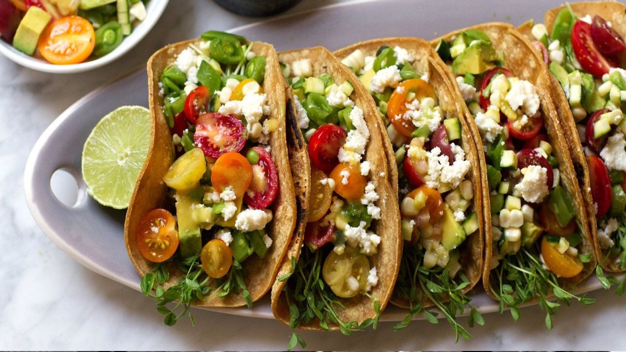 آشنايي با طرز تهيه سالاد تاکو بوقلمون