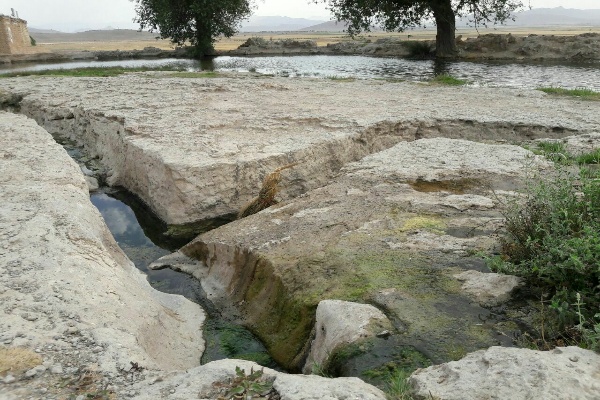 چشمه زیبای روستای غینرجه خنداب