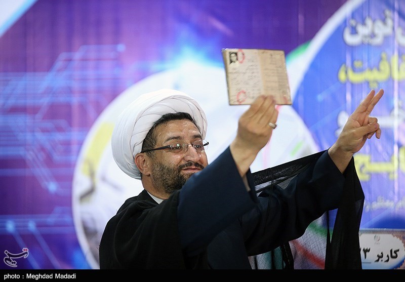 روحانی سیاسی فعال در فوتبال: اسلحه نداشتم