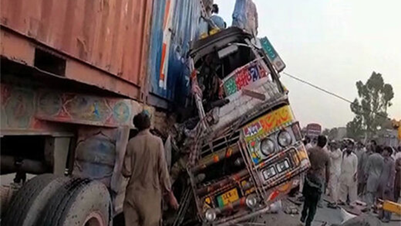 تصادف مرگبار اتوبوس و کامیون