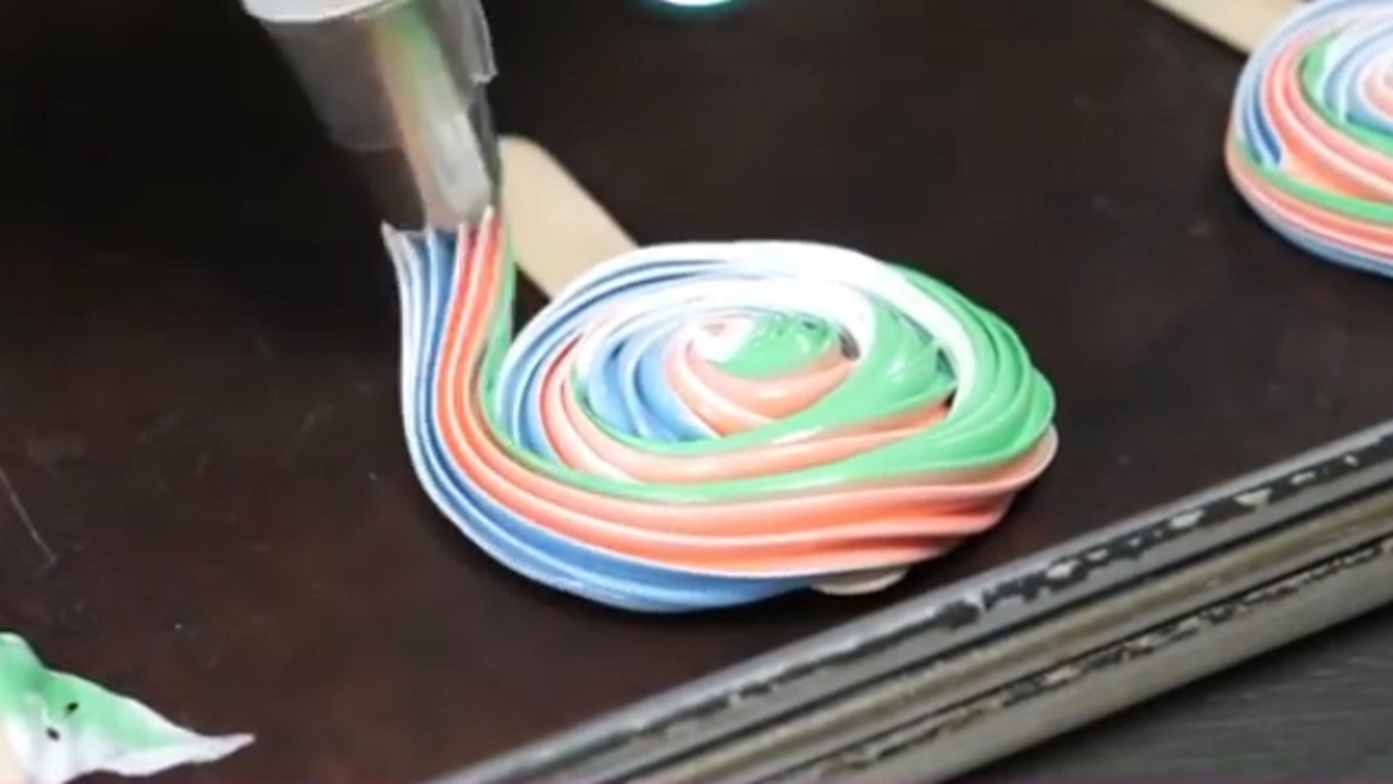 مراحل جذاب ساخت آبنبات چوبی