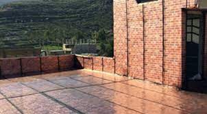 فردی که با یک قدم از روی زمین، پا روی لبه پشت بام گذاشت!