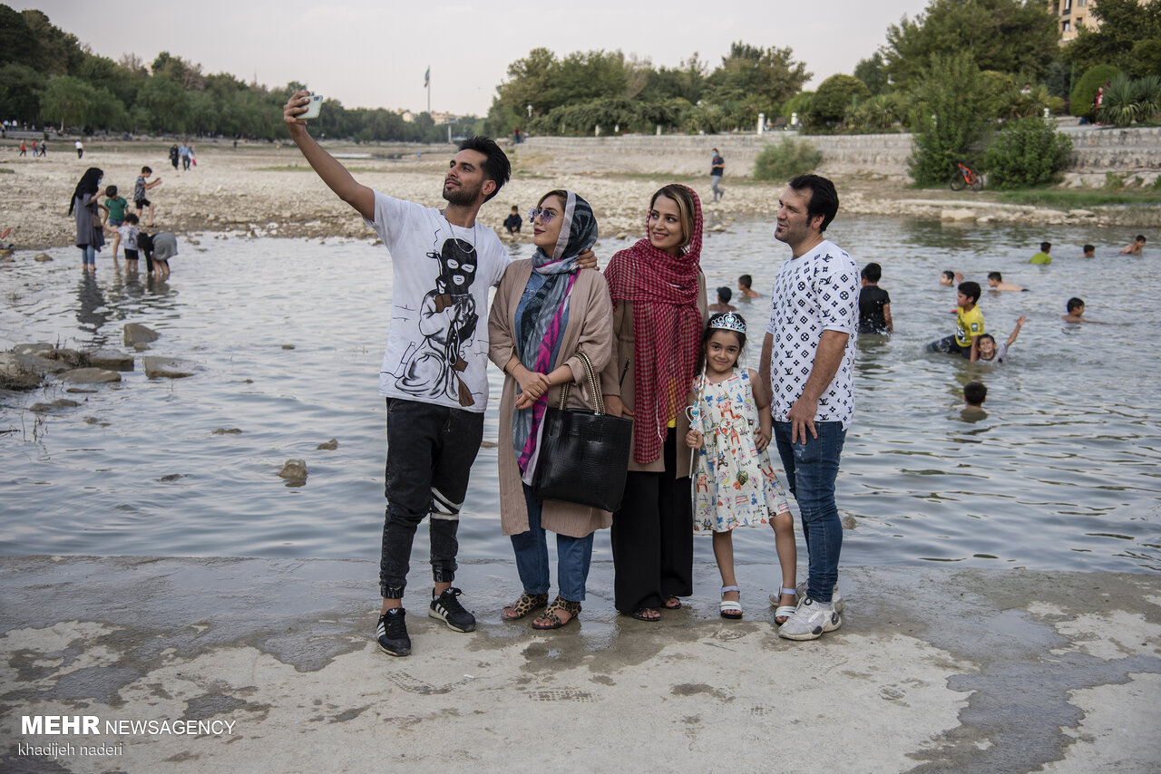 عکس/ سلفی با زاینده رود