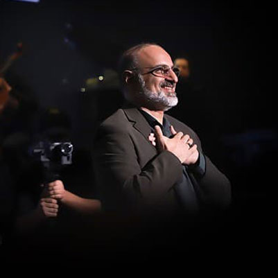 آواز خوانی زیبای محمد اصفهانی در حرم امام رضا (ع)