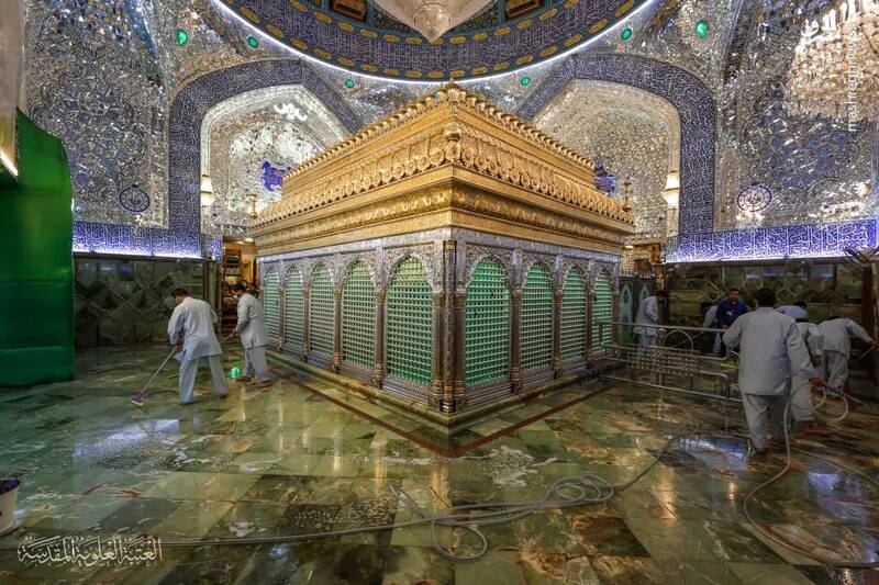 عکس/ غبارروبی حرم حضرت علی(ع)