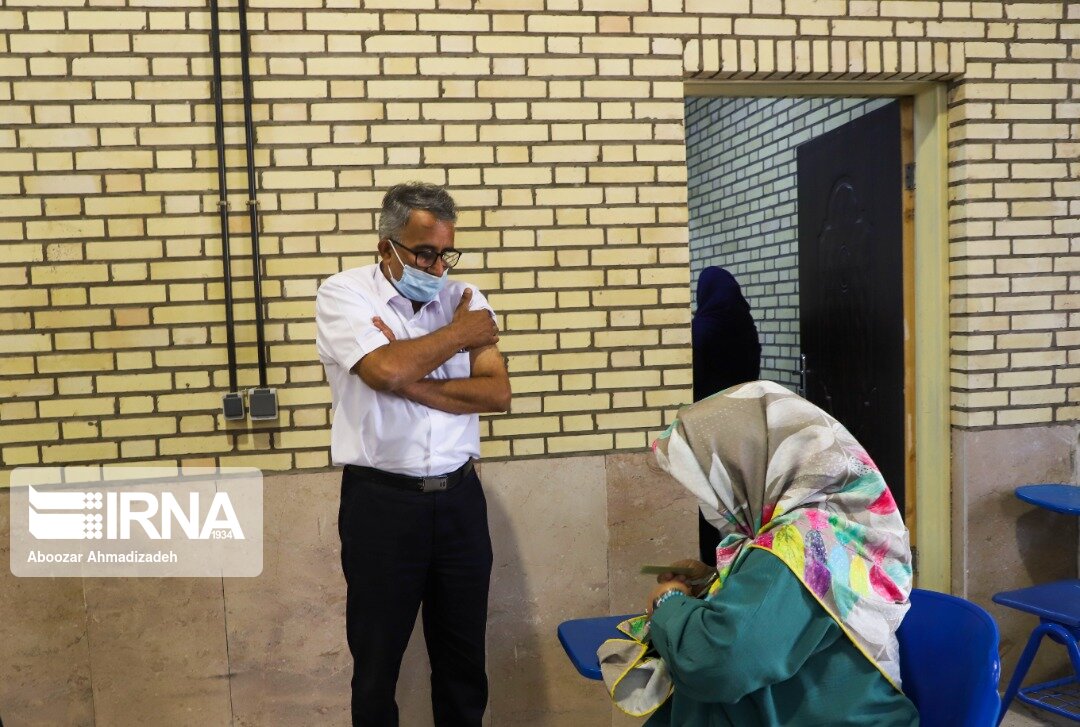 واکسیناسیون افراد ۴۵ سال به بالا در کرمان
