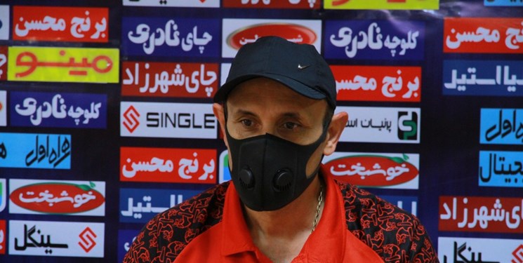 خوش‌وبش گل‌محمدی با مجری صداوسیما