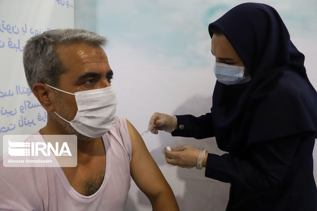 واکسیناسیون افراد ۴۵ سال به بالا در کرمان