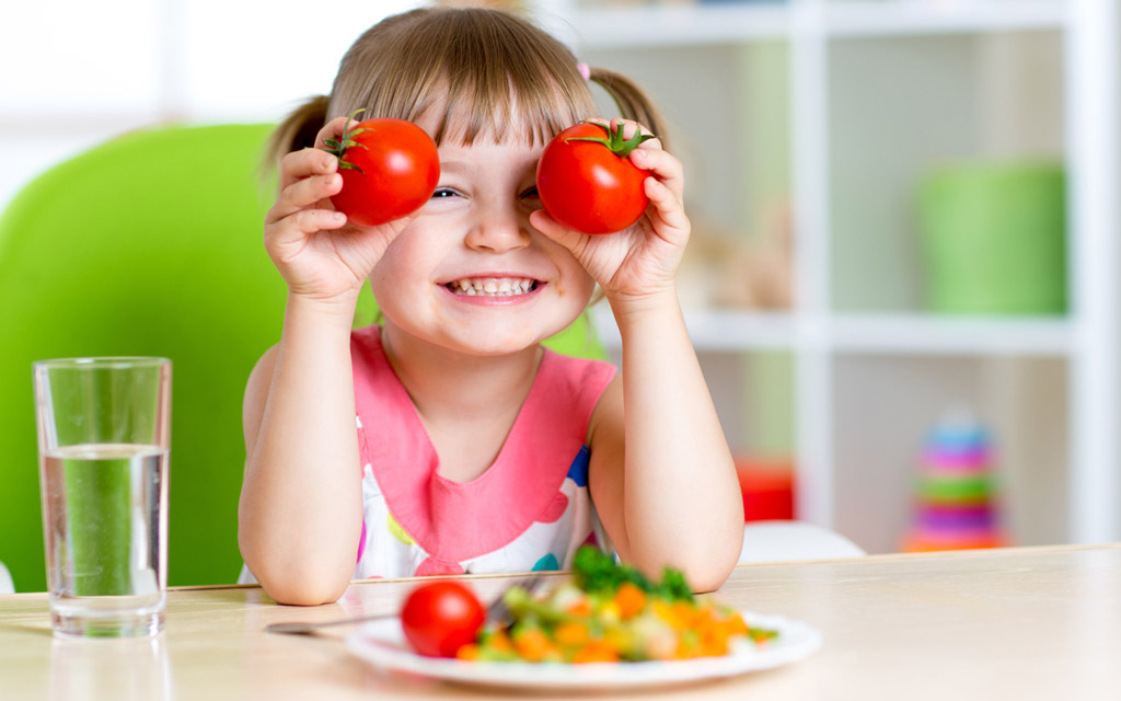 6 ترفند برای ترغیب کودکان به خوردن خوراکی‌های سالم