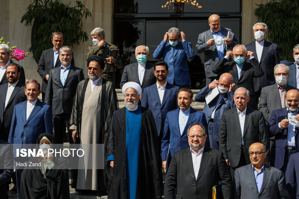 عکس/ برداشتن ماسک ها برای آخرین عکس یادگاری دولت تدبیر