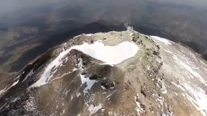شکوه قله دماوند از نگاه یک پاراگلایدر سوار 