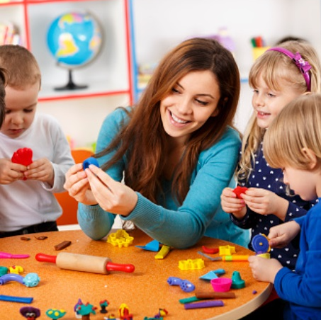 تربیت فرزند غیرخجالتی با ترفندهای مادرانه