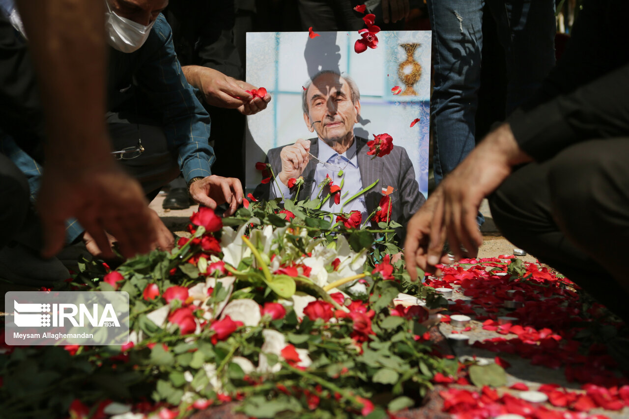 عکس/ مراسم تشییع و خاکسپاری پدر کویرشناسی ایران